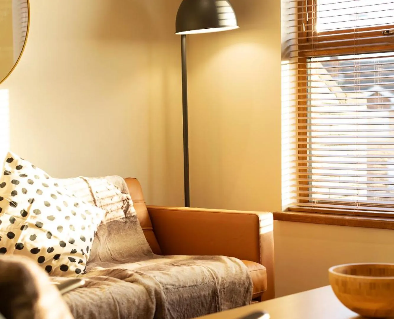 The Titanic -1Bd Trendy Ap -Gold Short Term Stays Belfast