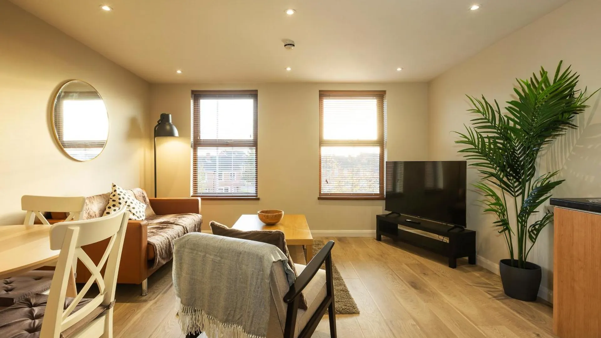 The Titanic -1Bd Trendy Ap -Gold Short Term Stays Belfast 0*,  United Kingdom