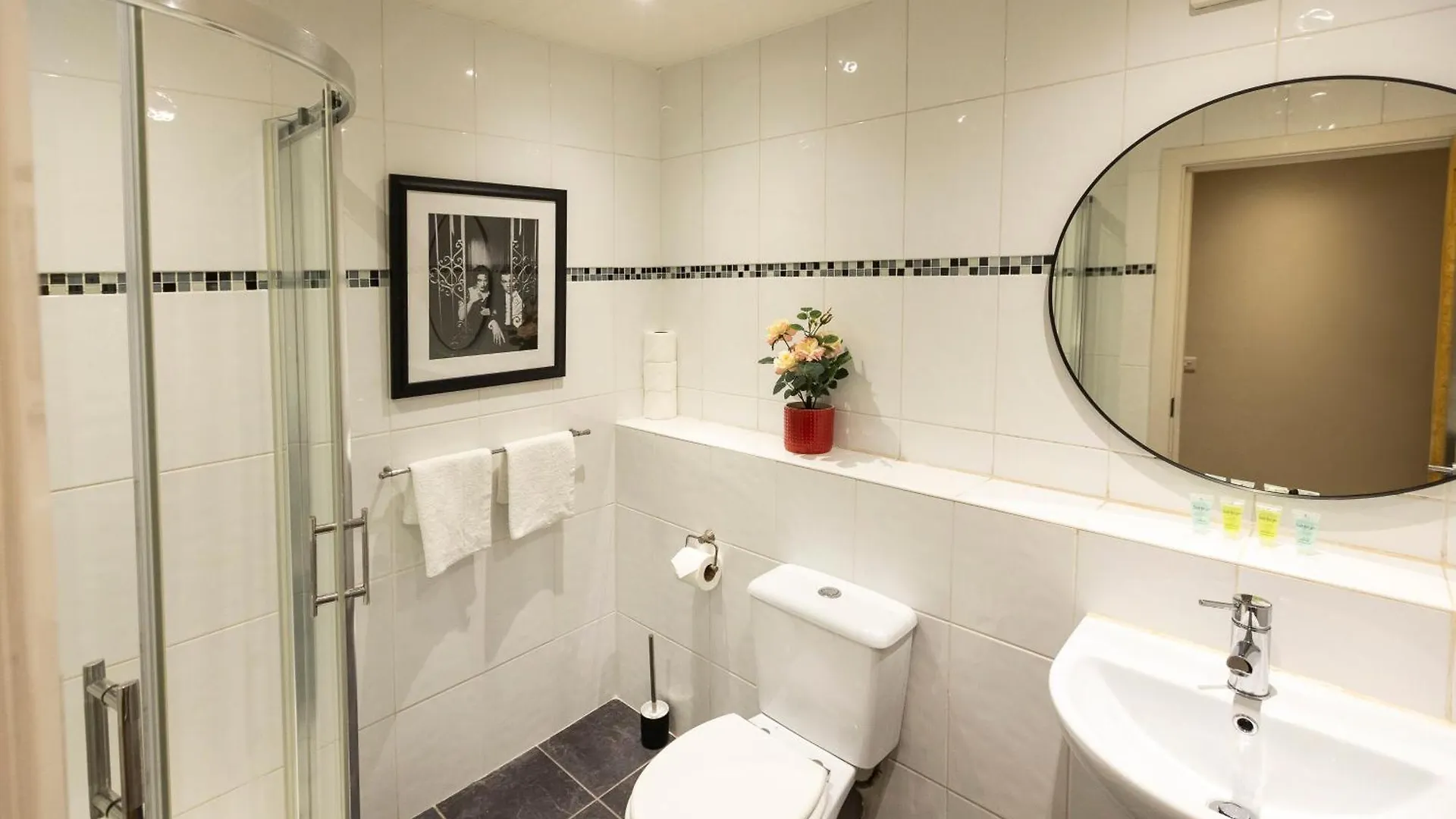 The Titanic -1Bd Trendy Ap -Gold Short Term Stays Belfast 0*,  United Kingdom