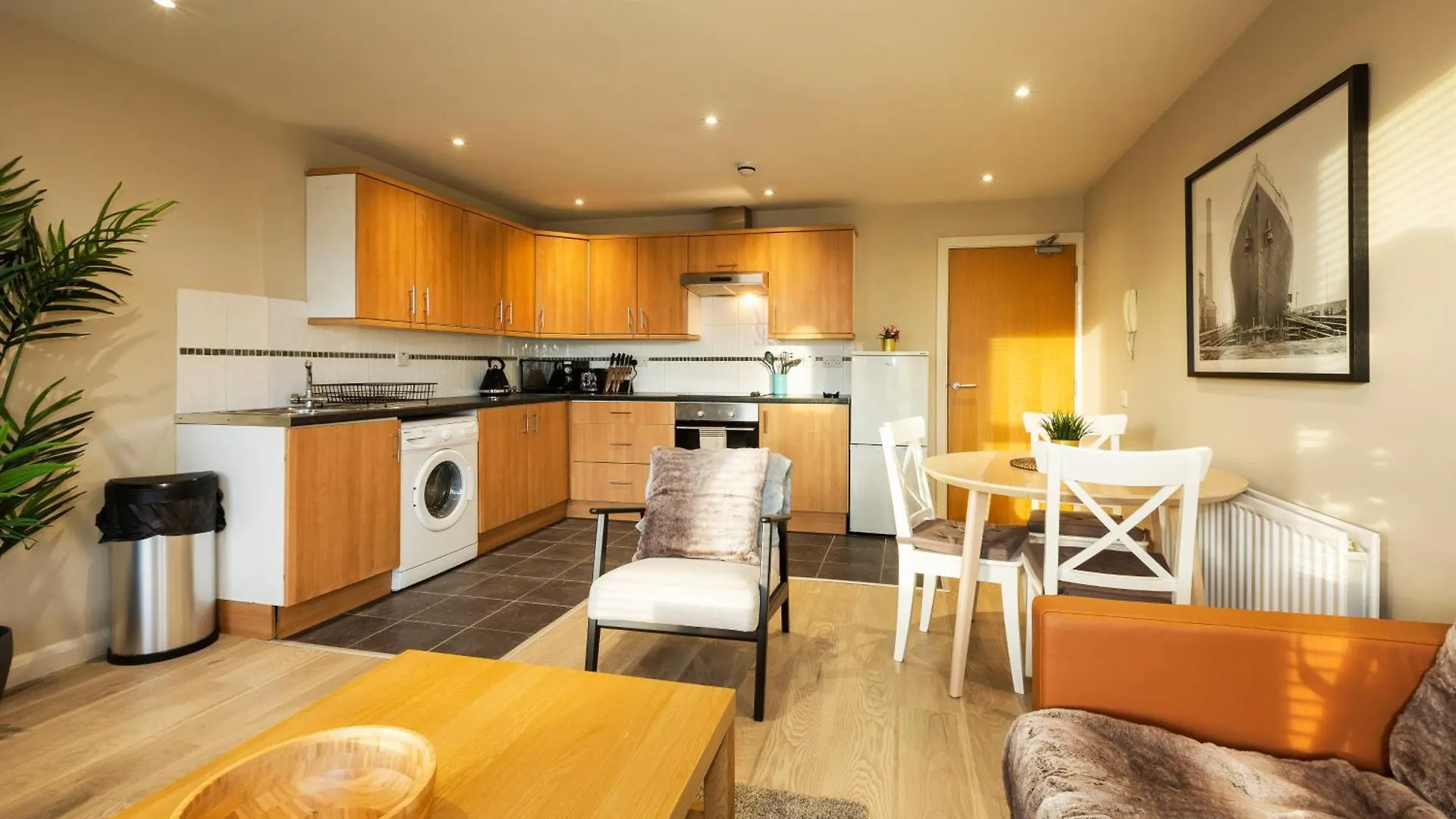The Titanic -1Bd Trendy Ap -Gold Short Term Stays Belfast Apartment